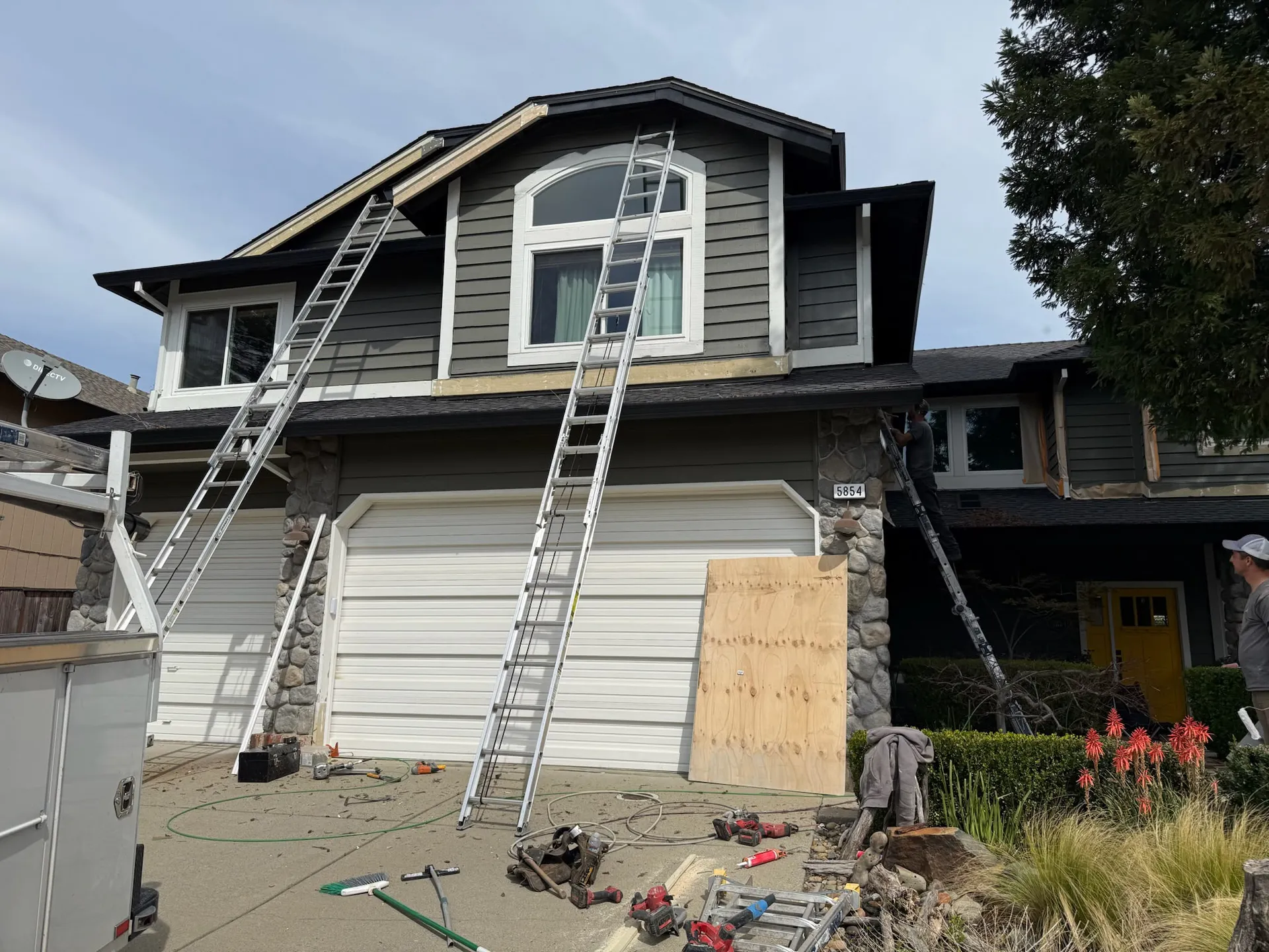 Rotted Fascia & Eaves in Sacramento: Signs, Causes and Repair Options