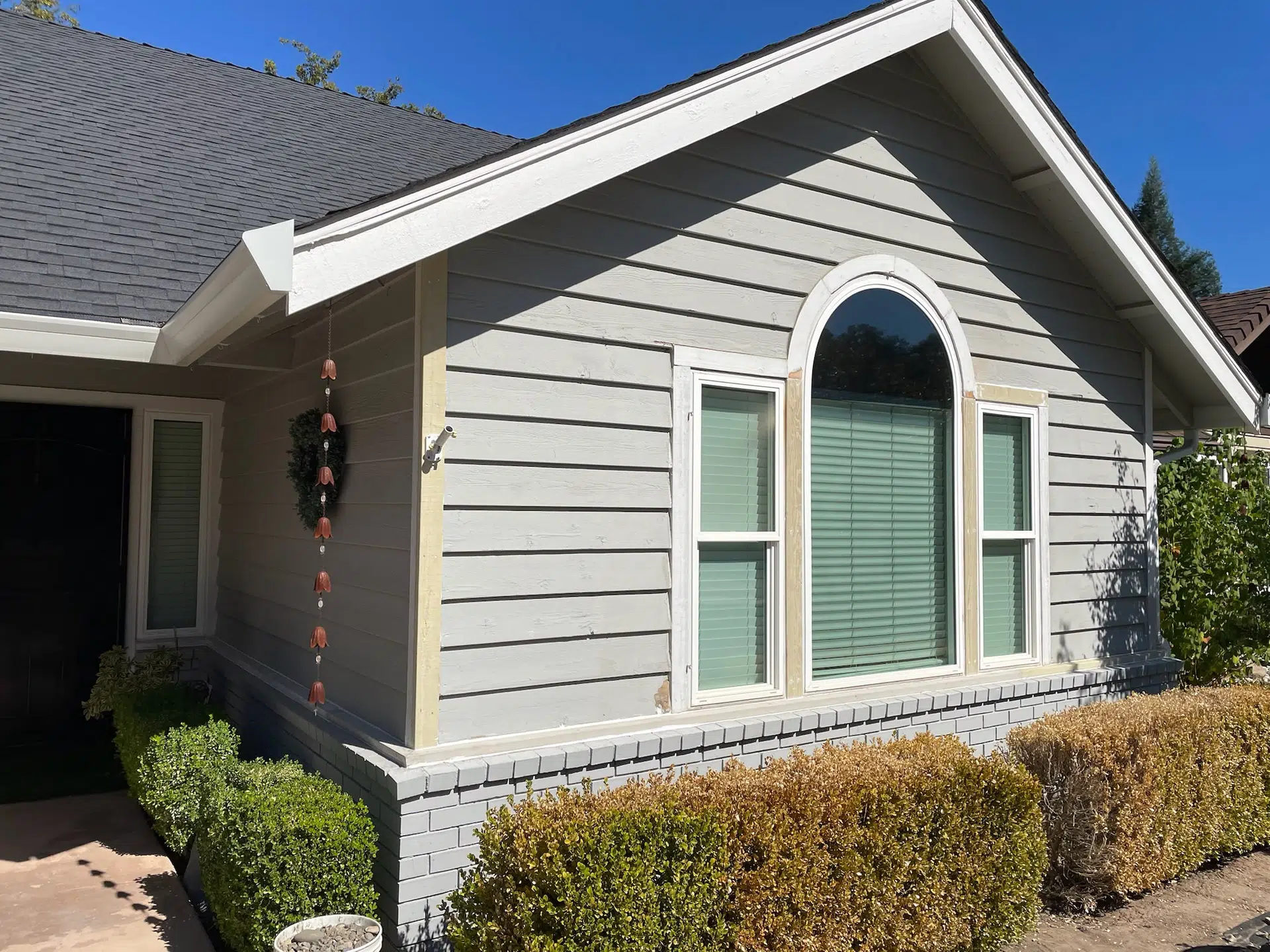 Siding Repair vs. Replacement: What Sacramento Homeowners Should Know